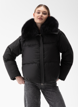 Женский пуховик с отделкой из меха песца