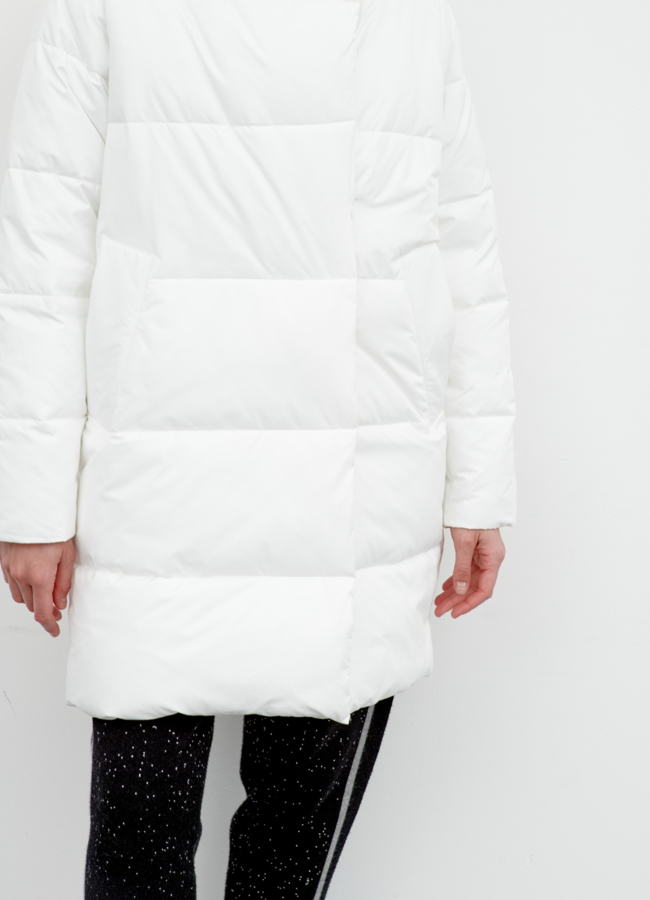 Белый пуховик модель № 79155 в рассрочку