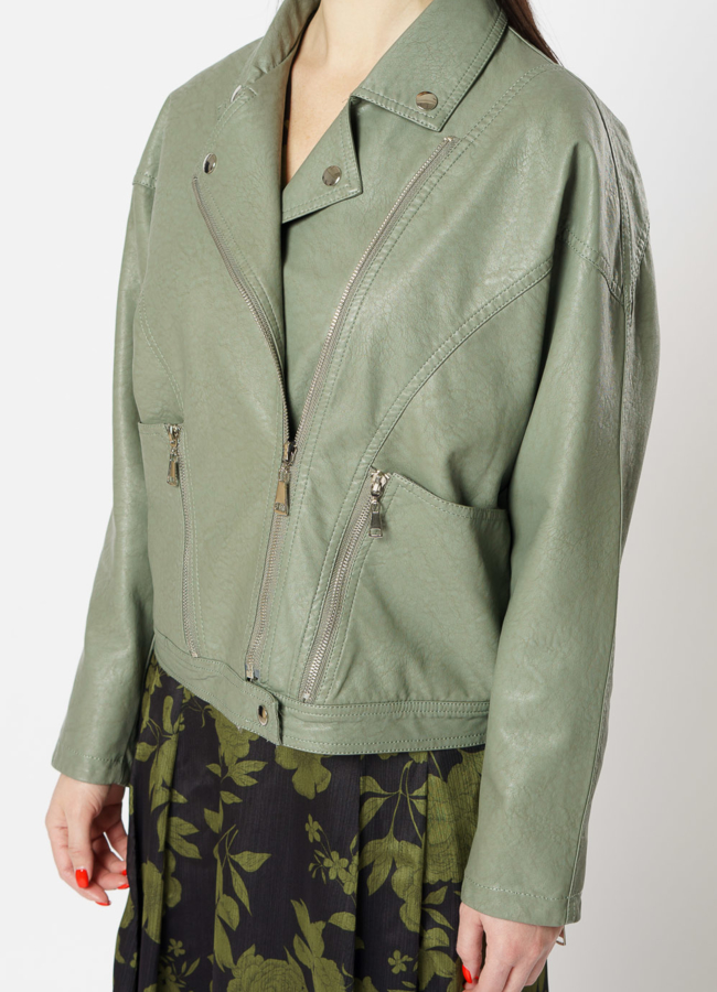 Куртка из эко кожи зеленого цвета модель № 830 универмаг малина