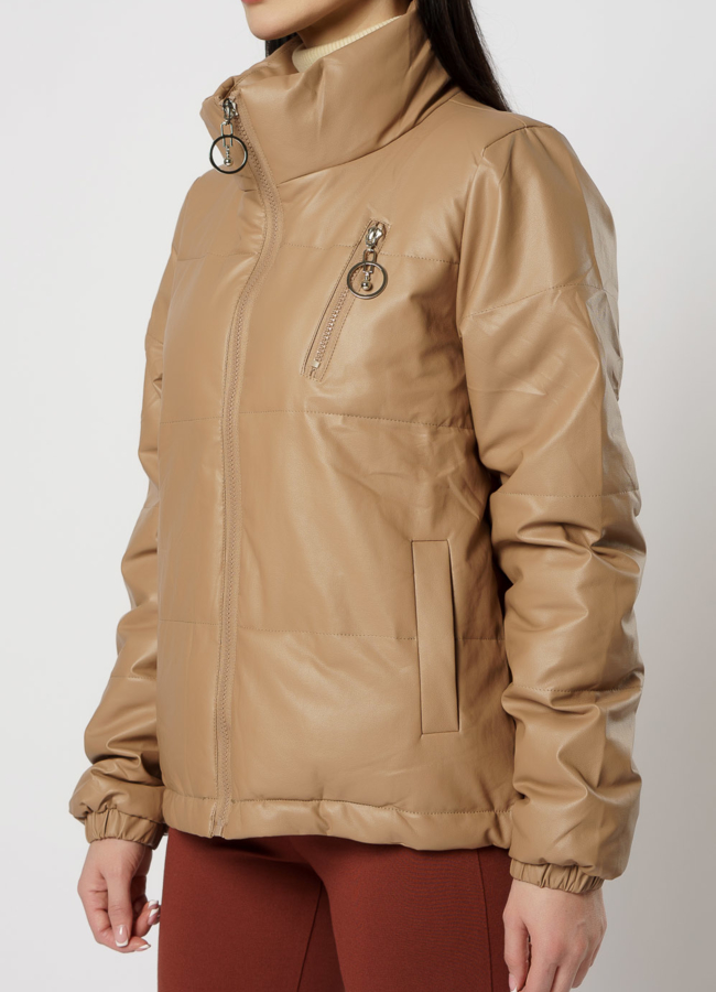 Женская куртка из эко кожи бежевого цвета модель № 5030 универмаг малина