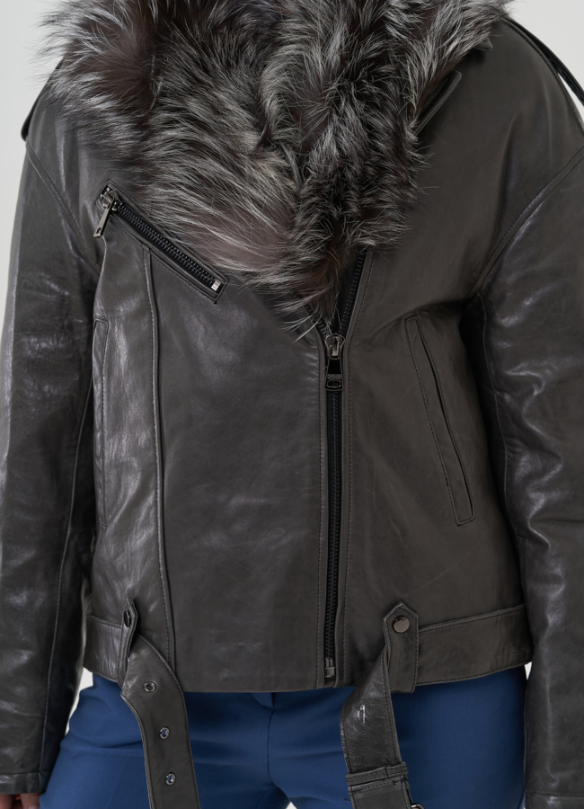 Куртка из натуральной кожи с отделкой из меха чернобурки модель № 25375 универмаг малина