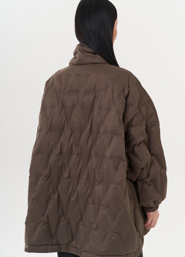 фото Женская куртка оверсайз в коричневом цвете модель № 26668