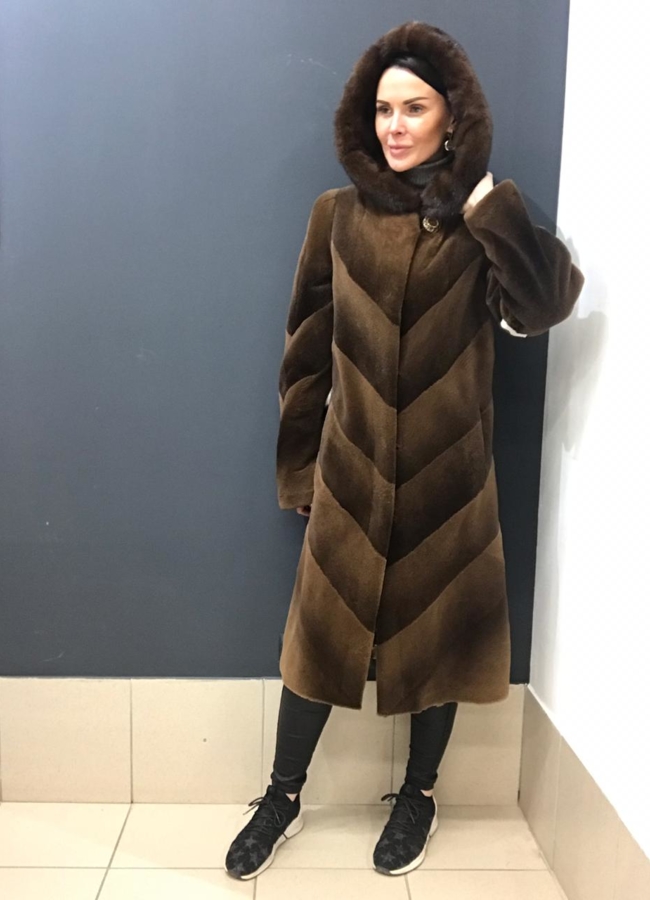 Шуба из нутрии модель № Линда меха малина
