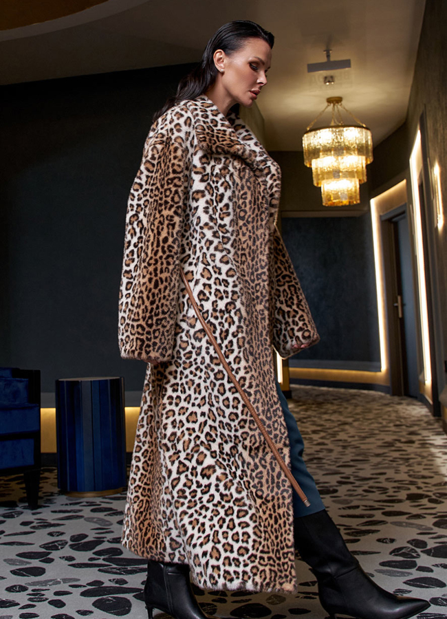 Пальто из эко меха с анималистичным принтом модель № 28554 универмаг малина