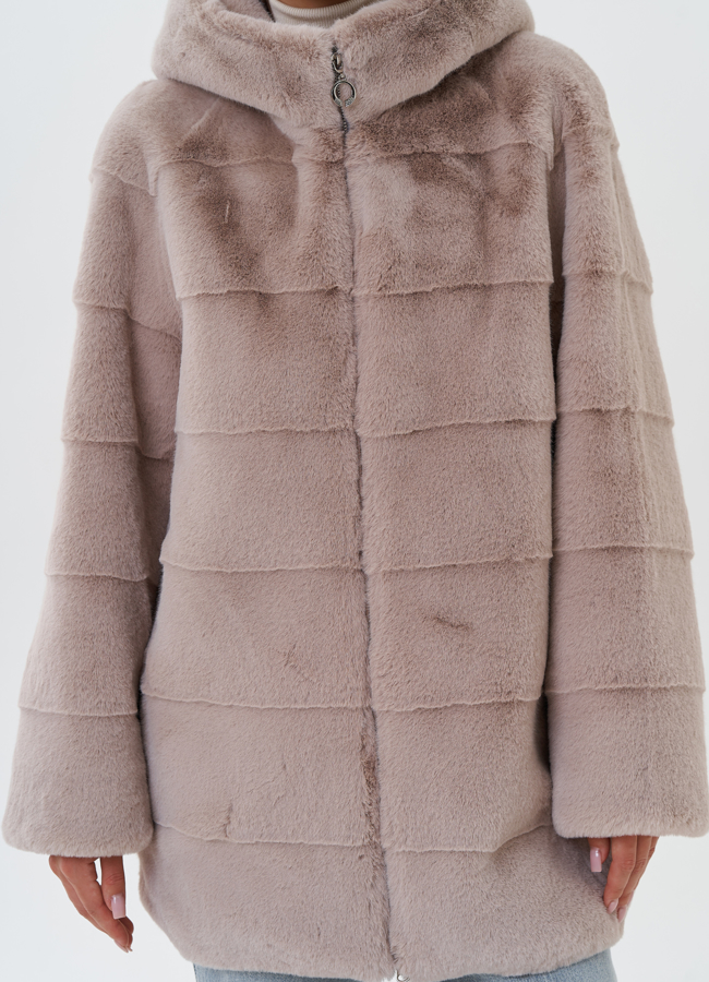 Женское пальто из эко меха с капюшоном модель № 27744 универмаг малина