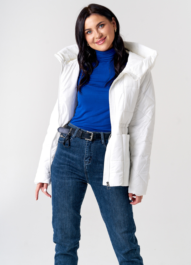 Белая куртка с капюшоном модель № 21578 универмаг малина