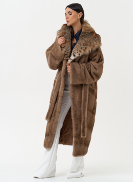 Женская шуба из меха норки с капюшоном из меха рыси