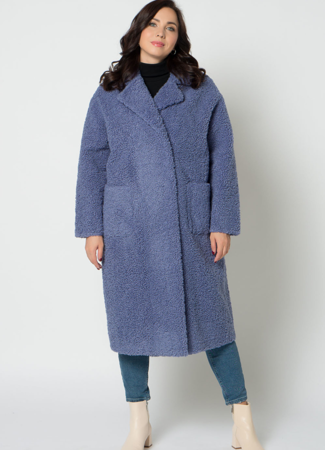 фото Пальто из эко меха синего цвета с английским воротником модель № 19434