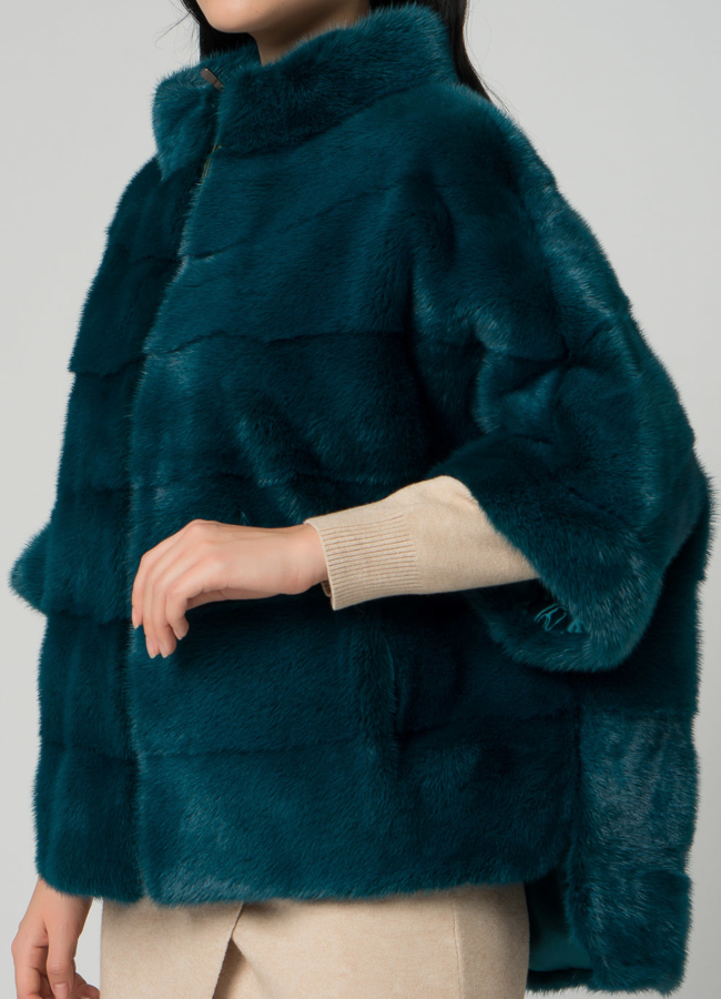 Короткая шуба на молнии зеленого цвета модель № 21647 в рассрочку