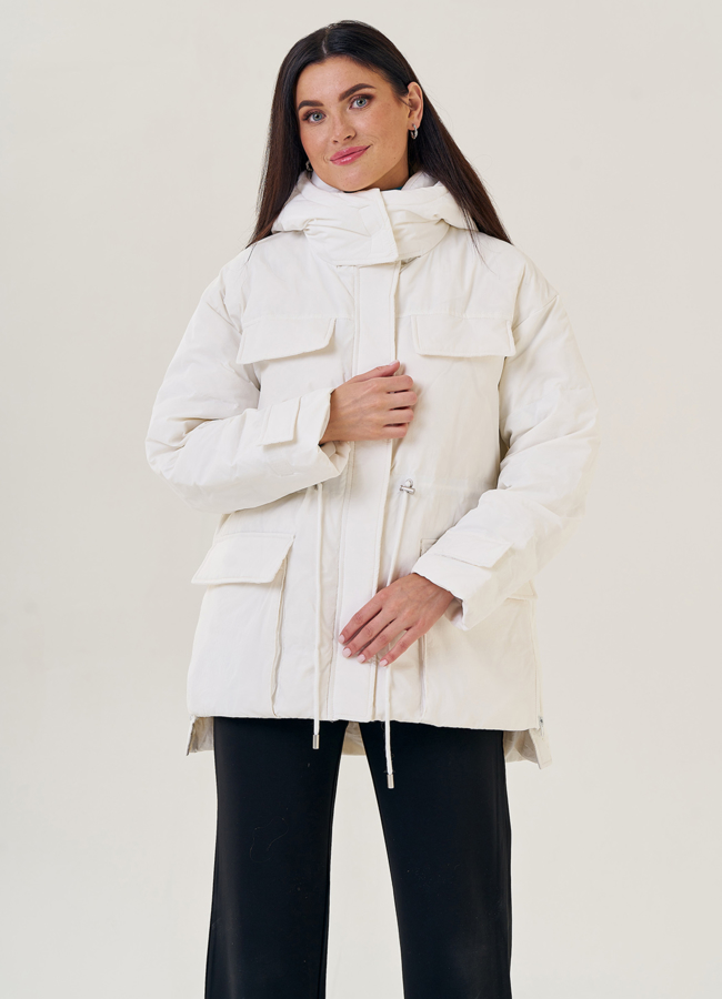 Женская куртка оверсайз в белом цвете модель № 23236 меха малина