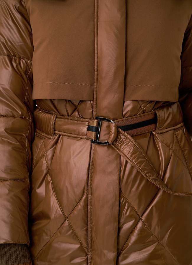 Пуховик с капюшоном, с кокеткой модель № 537 универмаг малина