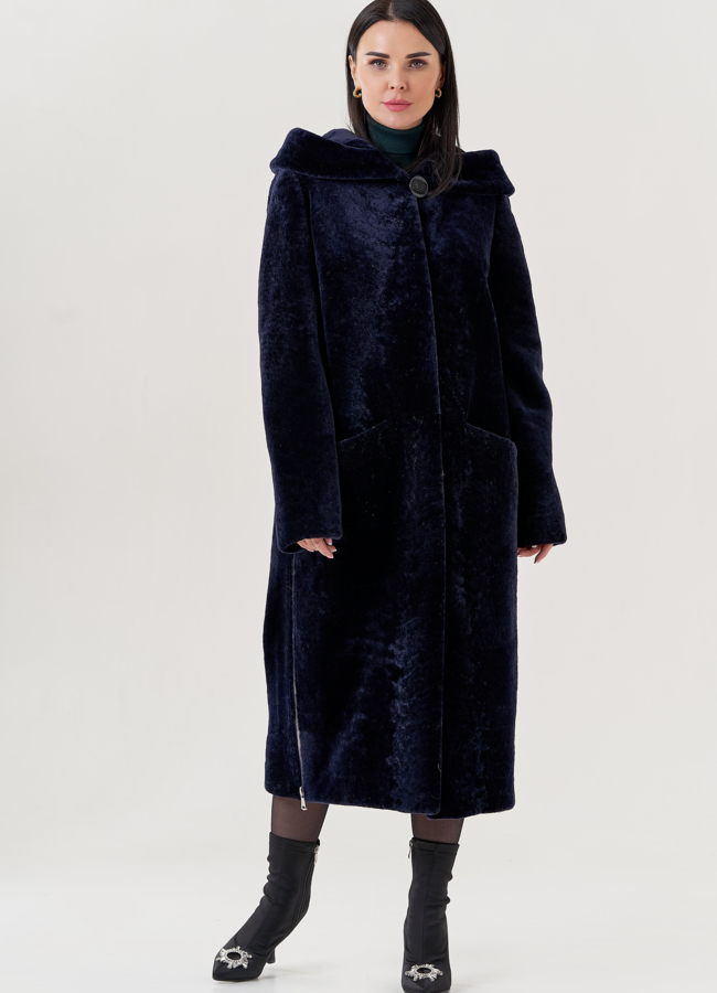 фото Шуба из овчины синего цвета с капюшоном  модель № 79632