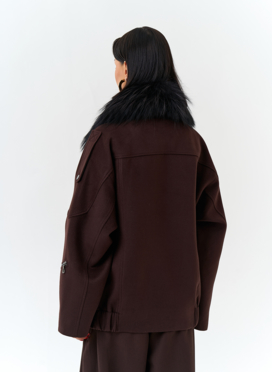 Женское укороченное пальто с отделкой из меха лисы