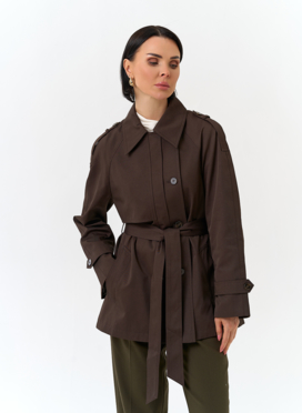 Женский укороченный плащ с поясом