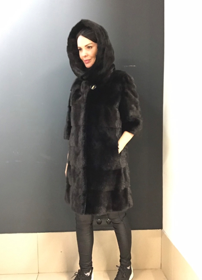 Норковая шуба с капюшоном в черном цвете модель № 2014С в кредит