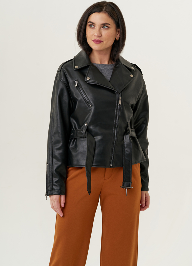 Женская куртка из искусственной кожи с поясом и английским воротником модель №  22405 меха малина