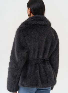 Женская шуба из эко меха с английским воротником