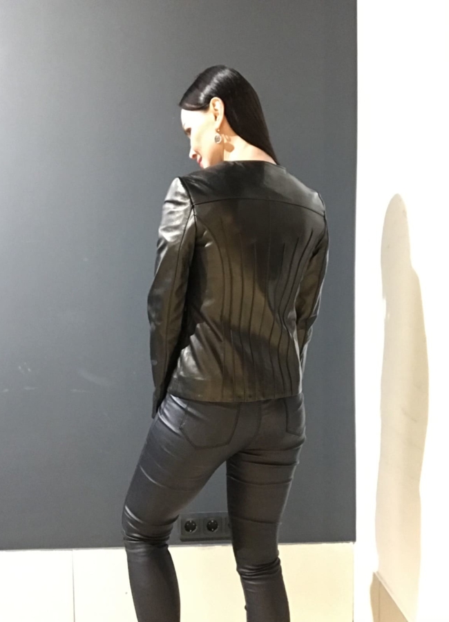 фото Куртка кожаная черного цвета модель № 10537