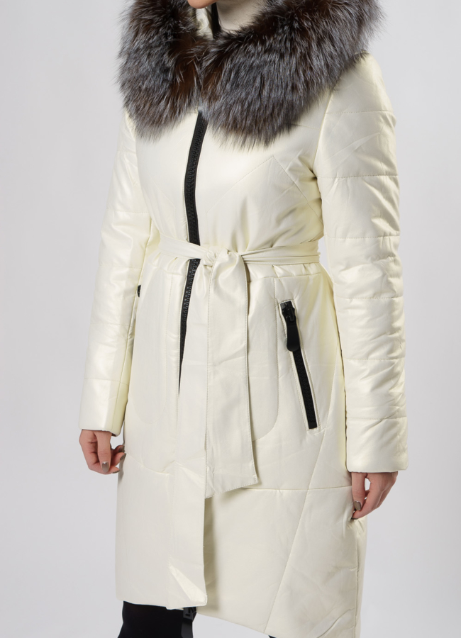 Светлый пуховик из эко кожи с капюшоном модель № W201 универмаг малина