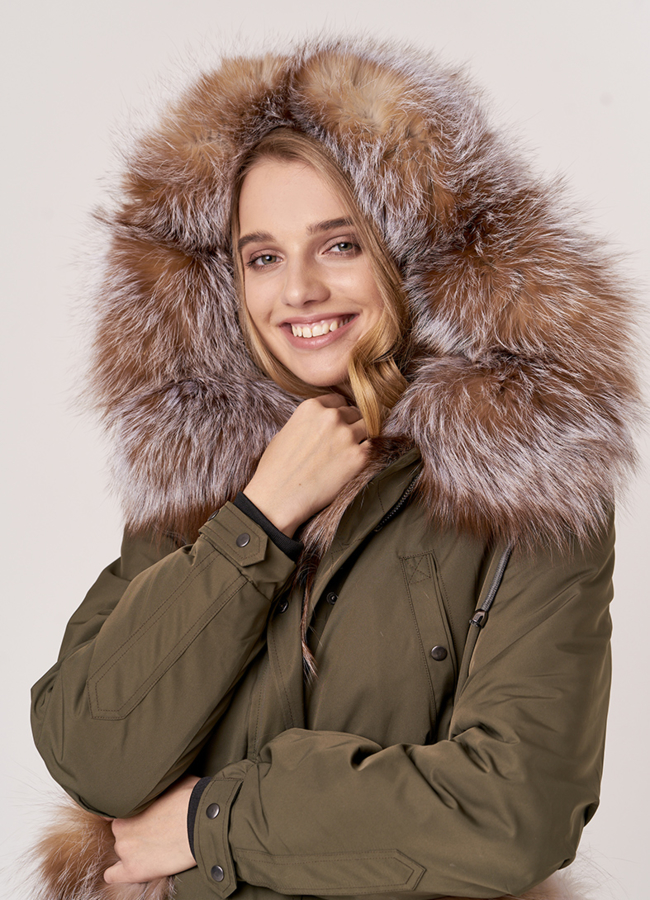 Укороченная парка в цвете хаки с блюфростом модель № 18947 универмаг малина