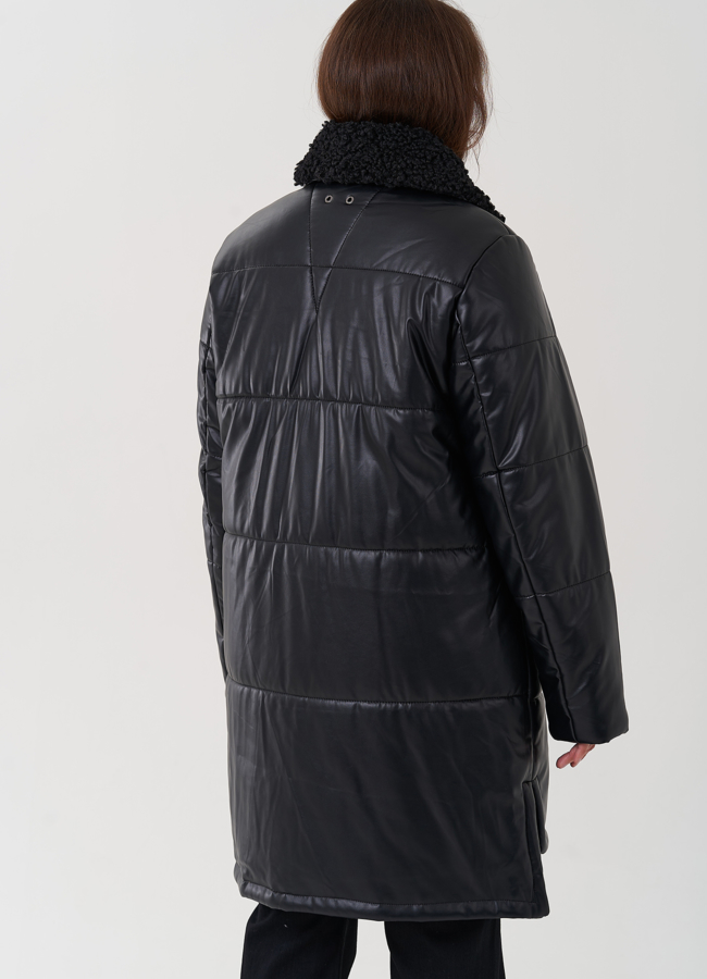 Пуховик из эко кожи с отделкой воротника модель № 25344 в кредит