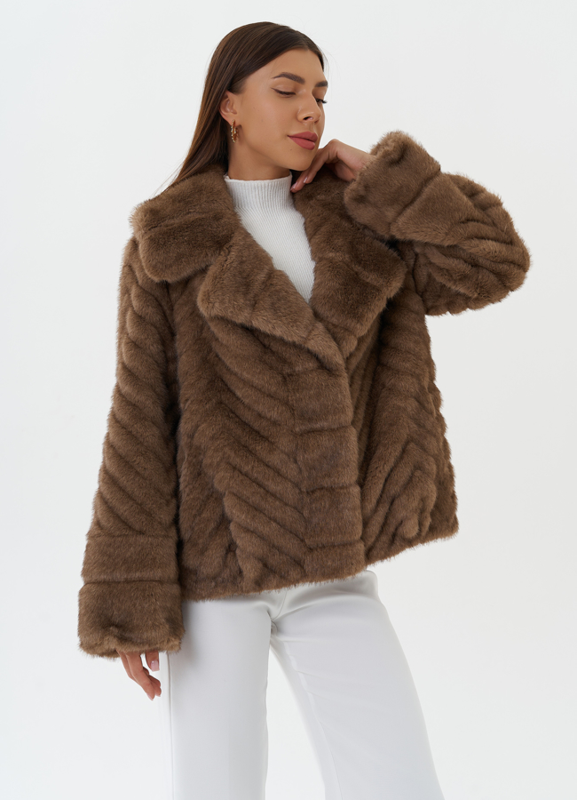 Короткая куртка из эко меха модель № 26672 в кредит