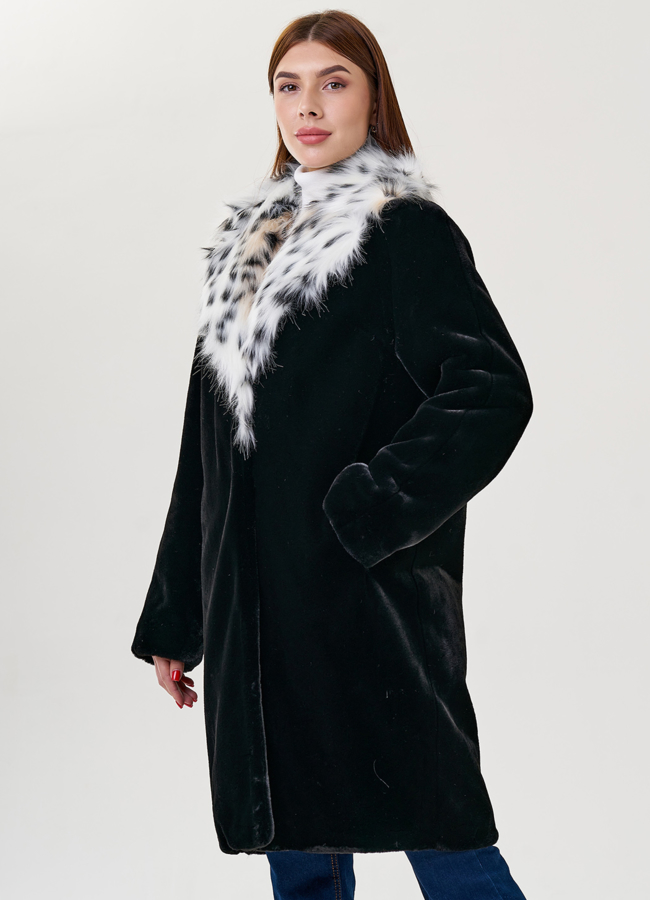 Полупальто черного цвета  с воротником из искусственной рыси  модель № 79438 в кредит
