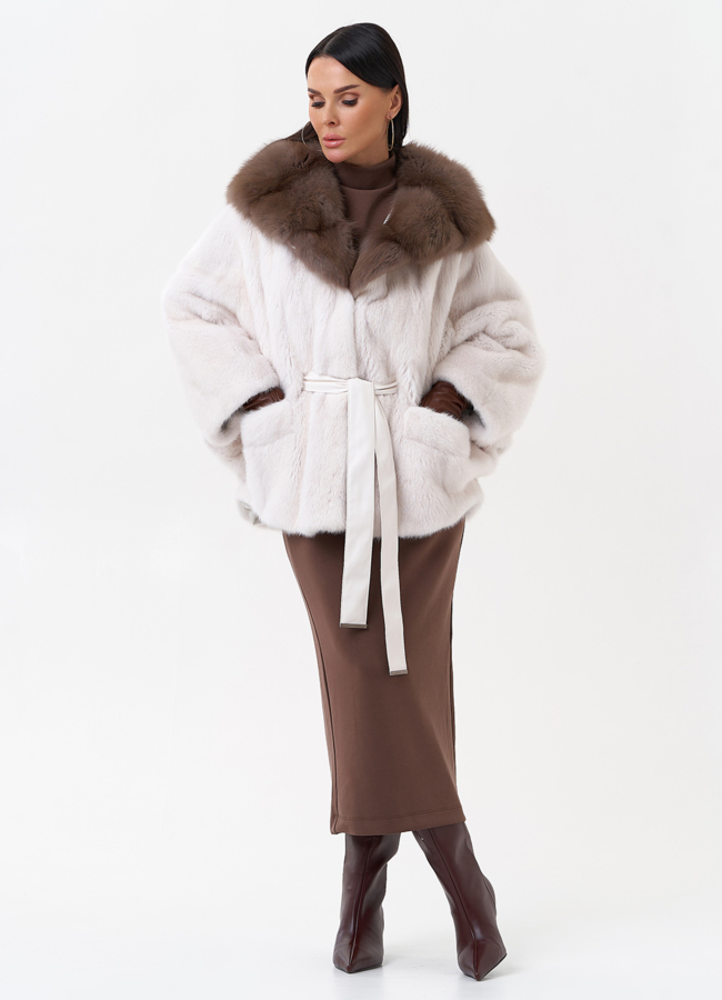 Короткая норковая шуба с капюшоном из меха куницы модель № 29263 в кредит