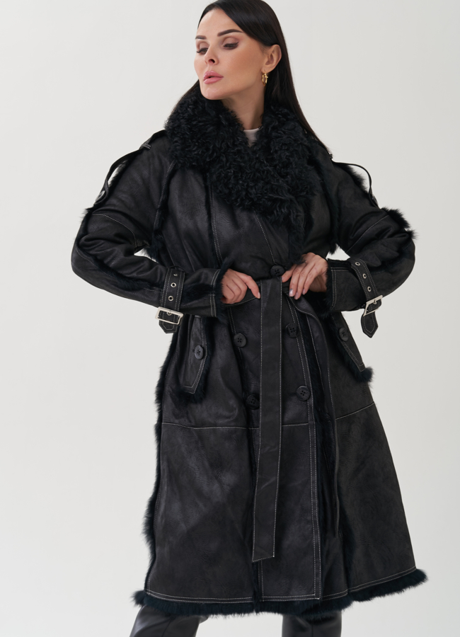 Пальто черного цвета с мехом кролика модель № 25540 меха малина