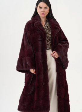 Шуба из меха норки бордового цвета