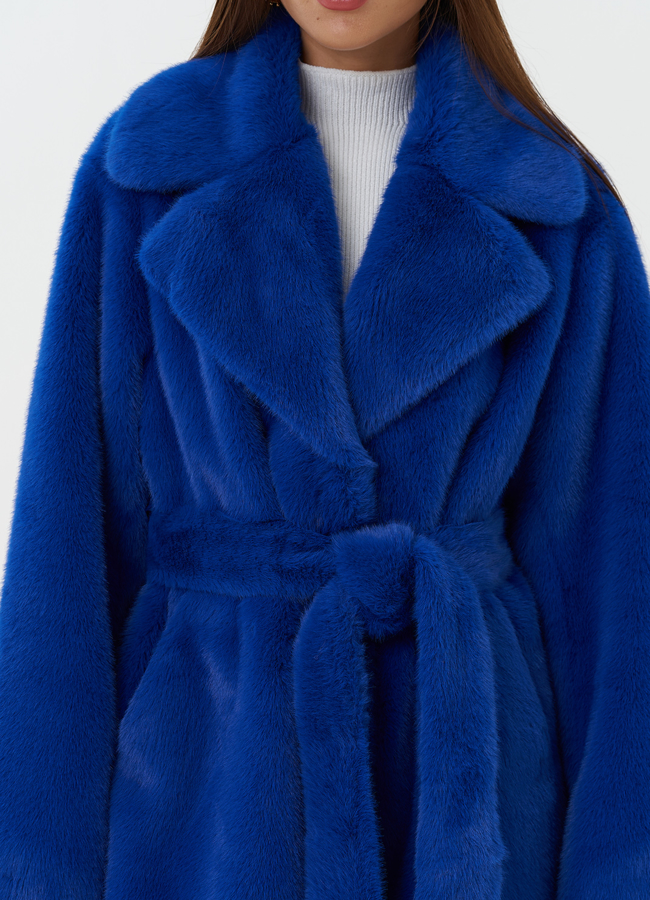 Пальто из эко меха с поясом модель № 27798 универмаг малина