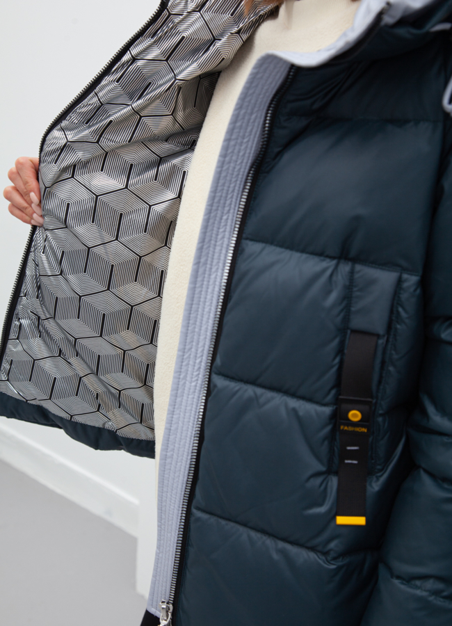 Укороченный женский пуховик зеленого цвета модель № 21032 в рассрочку