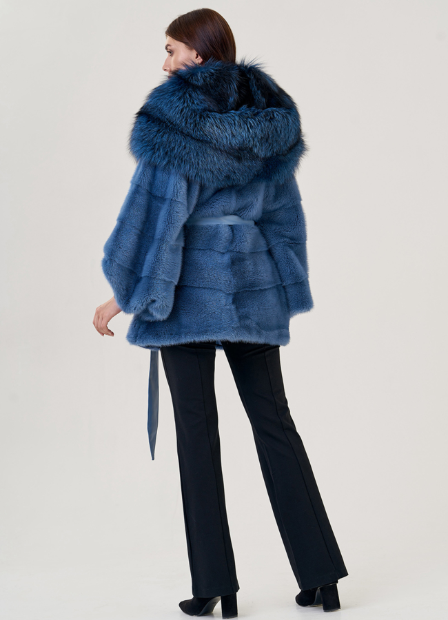 Шуба из норки оверсайз с капюшоном из чернобурки модель № 22258 в кредит