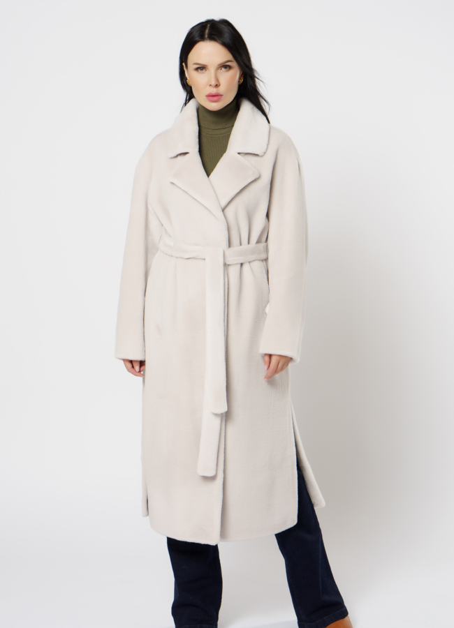 фото Пальто из эко меха в бежевом цвете с поясом модель № 21549