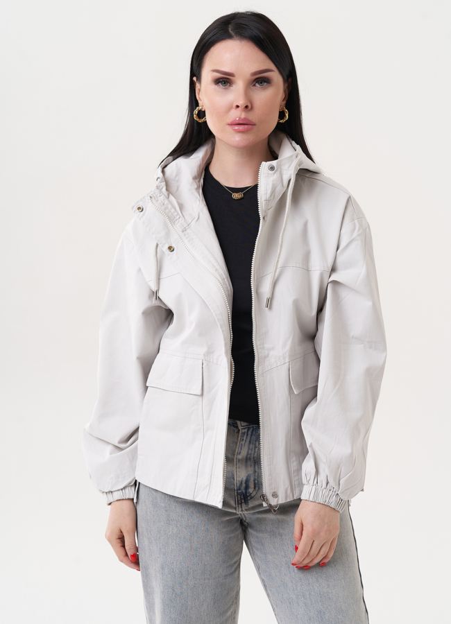 Светлая ветровка с капюшоном модель № K2309 в кредит