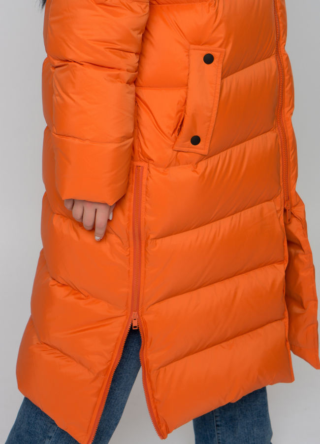 Пуховик женский с мехом  модель № 22168 универмаг малина