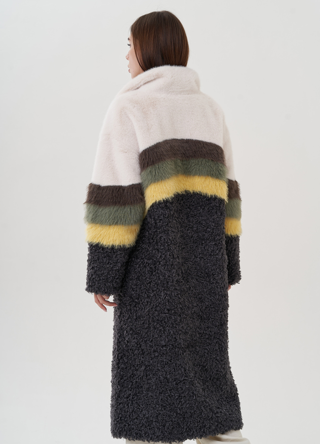 фото Удлиненное женское пальто из эко меха модель № 25682