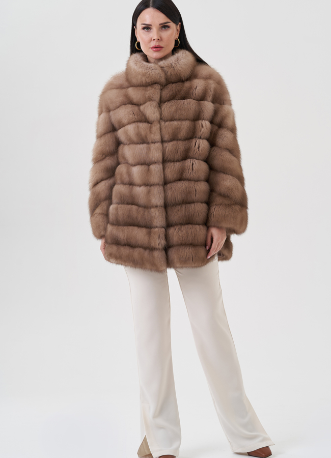 фото Шуба из куницы с воротником стойка модель № 23814