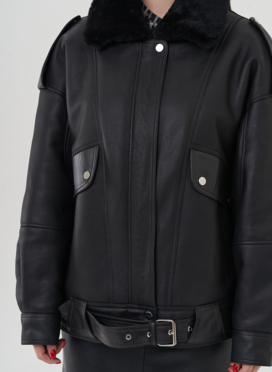 Женская дубленка черного цвета 