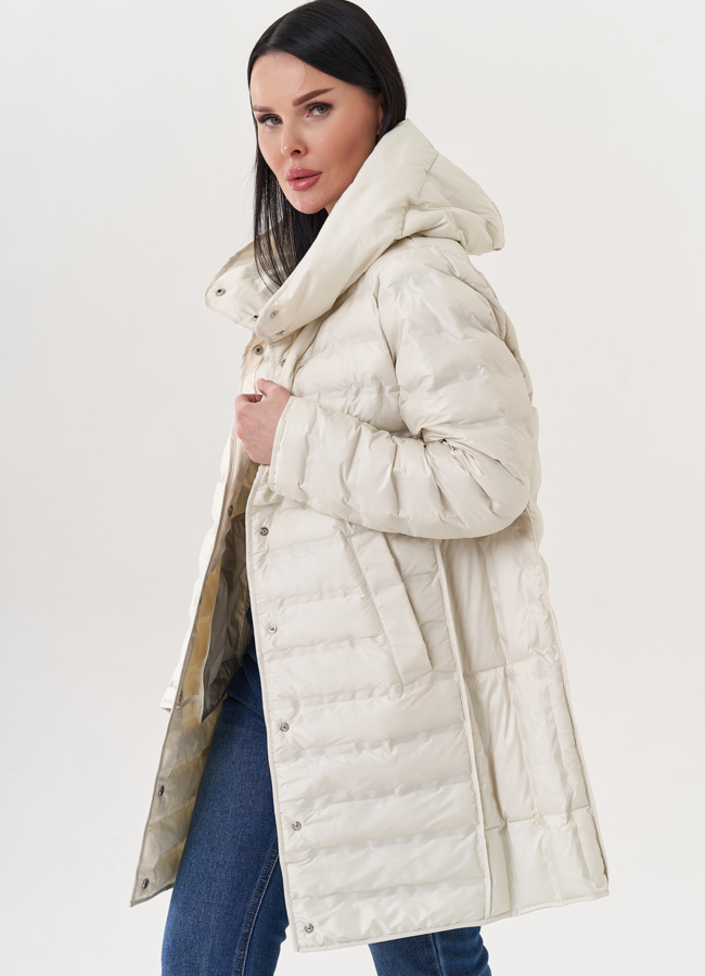 Светлое полупальто с капюшоном модель № 26873 в рассрочку
