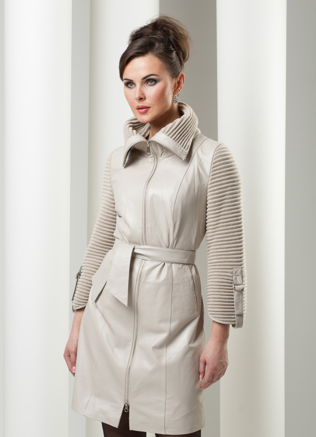 Кожаный плащ с вязаными рукавами модель № K-133 в кредит