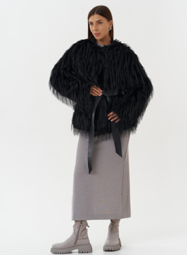 Женская шуба под эко страуса черного цвета