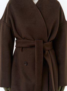 Женское укороченное пальто с поясом