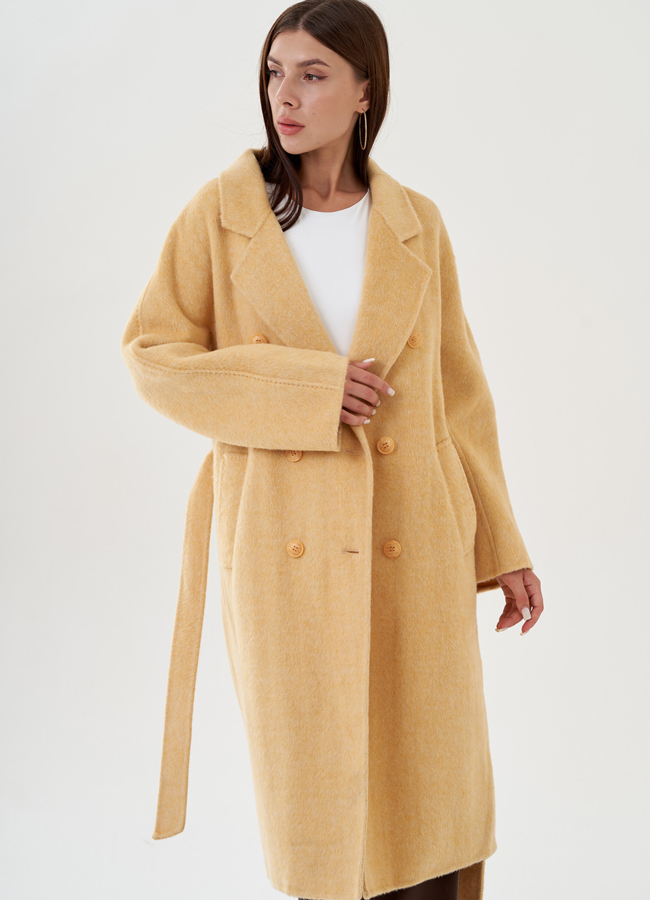 Удлиненное женское пальто в желтом цвете с поясом модель № 81424 универмаг малина