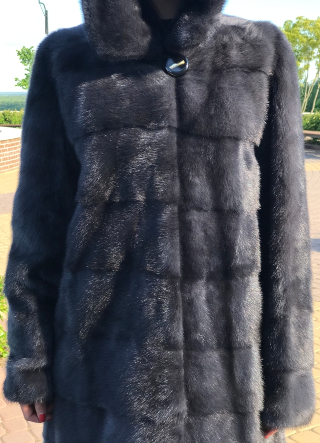 Норковая шуба в поперечном раскладе с капюшоном в цвете графит модель № 2105-2M в кредит