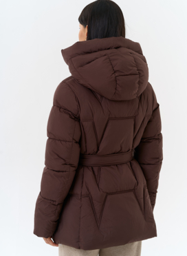 Женский пуховик с поясом