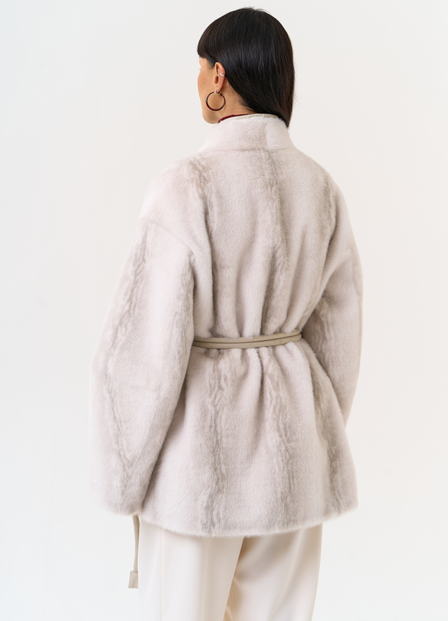 фото Светлая шуба из эко меха модель № 31523 фото Светлая шуба из эко меха модель № 31523