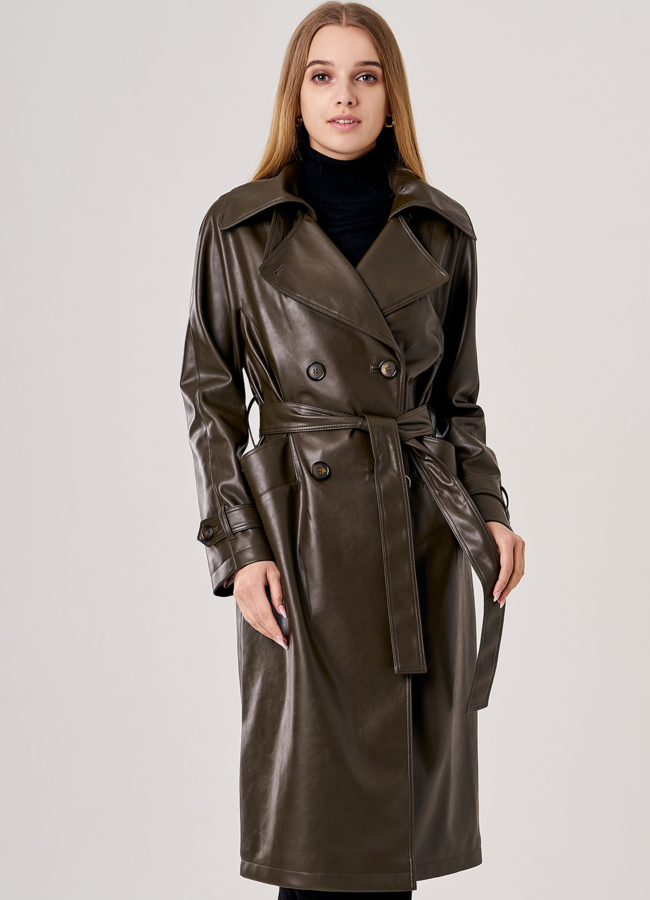 Плащ женский из эко кожи зеленого цвета модель № 5-0128/1-110 меха малина