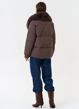 Женский пуховик с воротником из меха песца