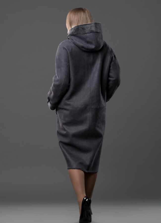 Дубленка двусторонняя серого цвета из астрагана на молнии с капюшоном модель № 3486 в кредит